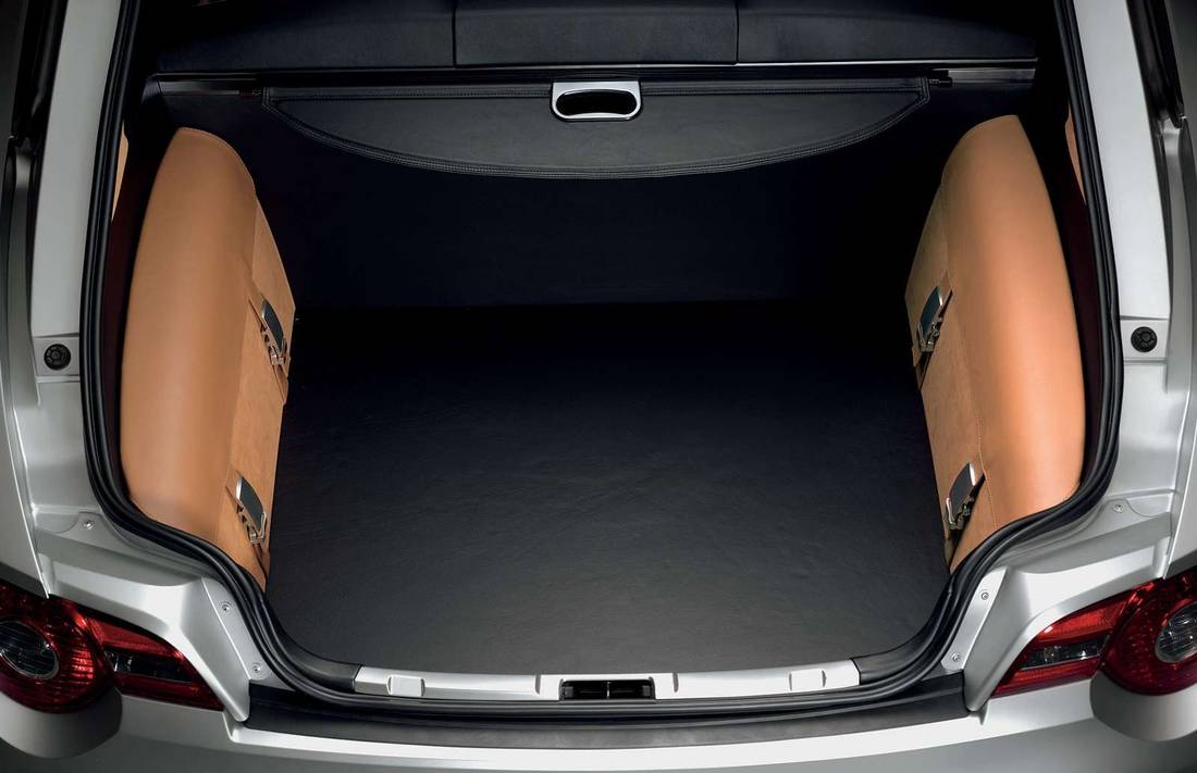 bmw-z4-coupe-trunk