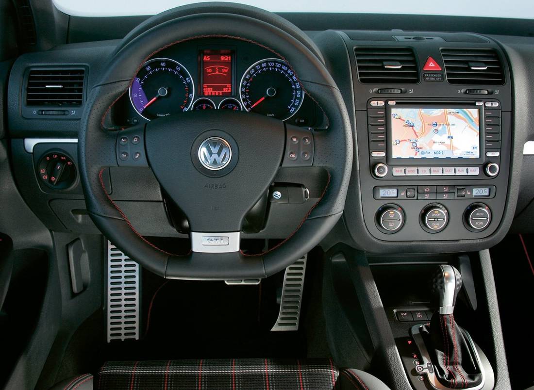Volkswagen-Golf_GTI_Edition_30-2006-1280-07.jpg