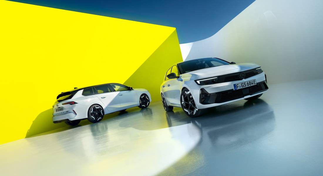 opel-astra-sports-tourer-gse-banner