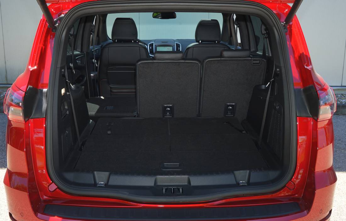 ford-s-max-trunk