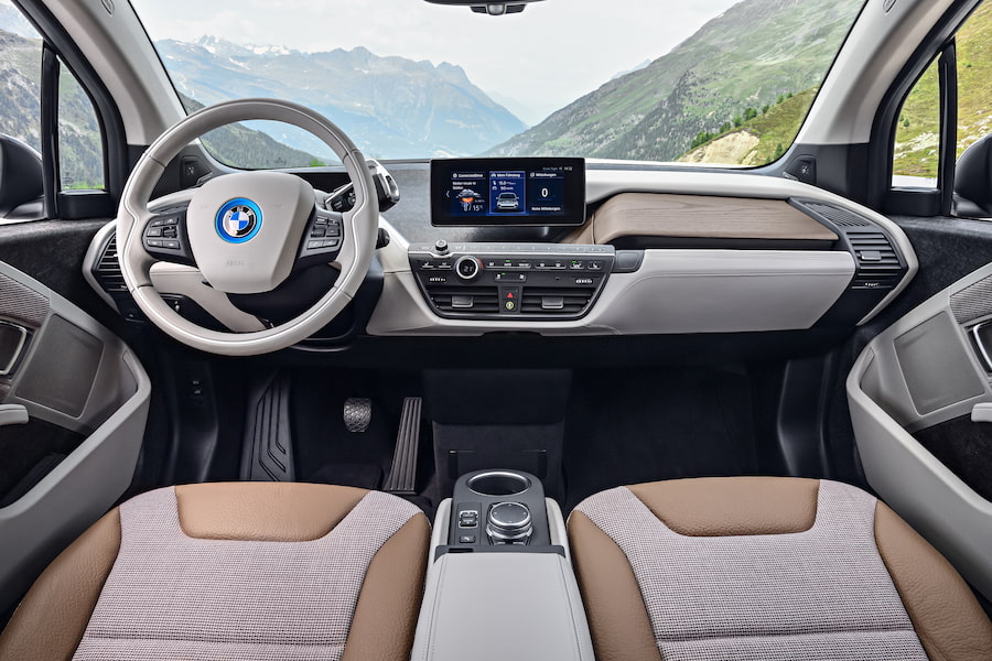 //images.ctfassets.net/uaddx06iwzdz/4uJ0InGmWI8SknxIOpvEpi/39d7545c2b76b1eeb3844b7441e2e81a/bmw-i3-interior.jpg "BMW i3 Interior"