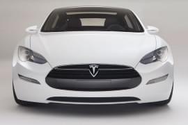 Tesla Model S von vorn