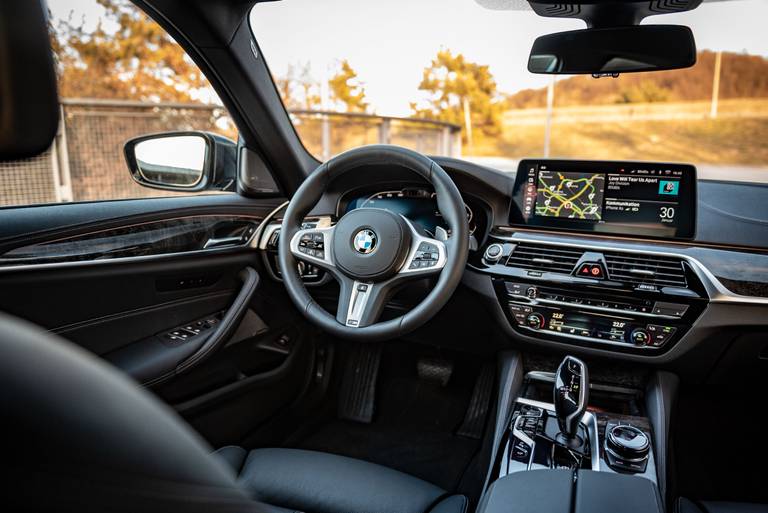 BMW-520i-Limousine-Cockpit