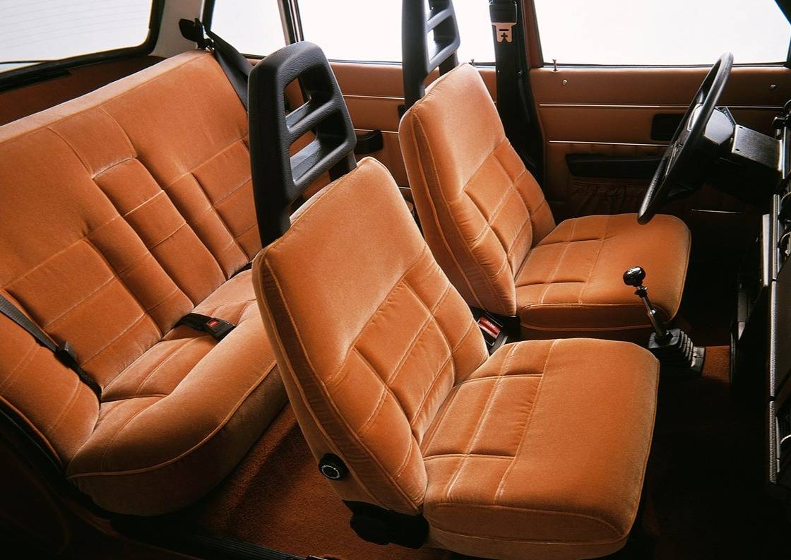 volvo-264-interior