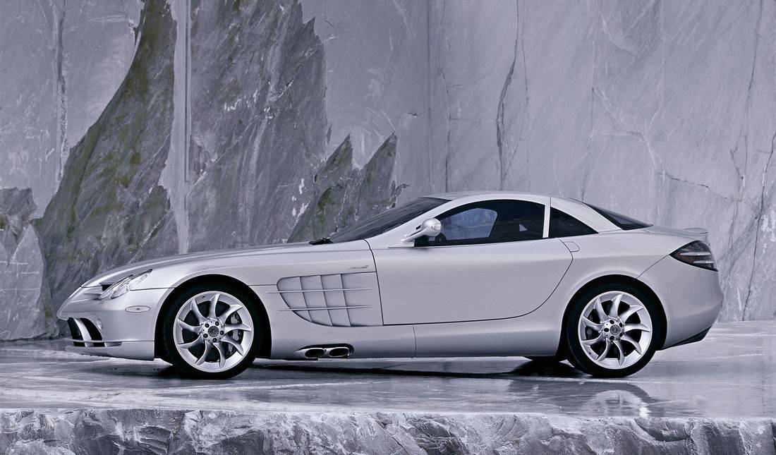 5e48FrmEG1PoDsbm6rV4tg-fbf790f51db917a1cb17f9d4cea9e113-Mercedes-Benz_SLR_Mc-Laren_Side-1100