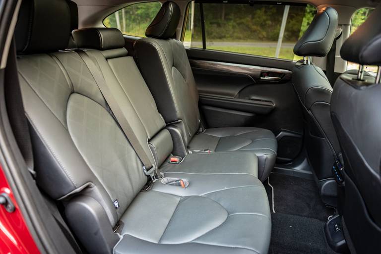 Toyota-Highlander-Hybrid-Rearseats