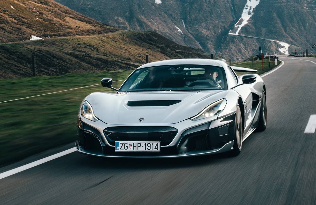 rimac-nevera-silber-front