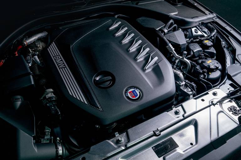 BMW-Alpina-D3-S-Touring-Limousine-Engine