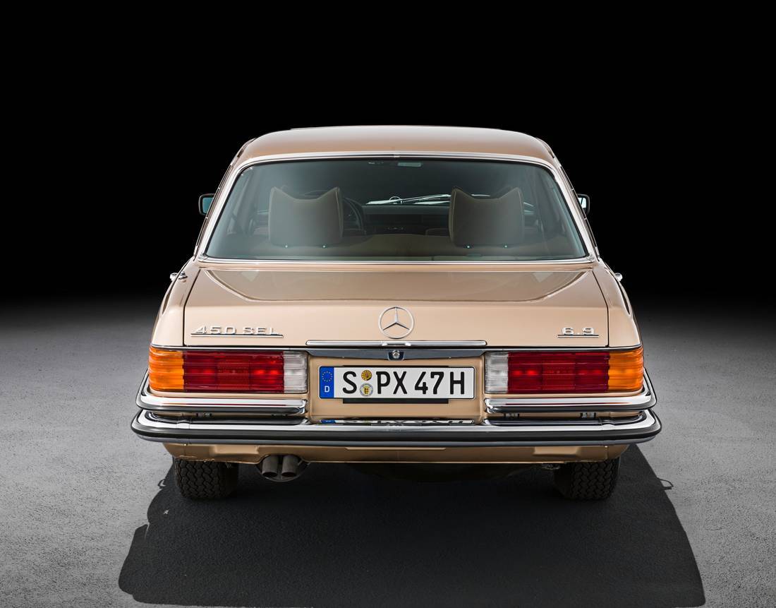 4yrzi83M0sQAChgEg1EUMy-06080b5af51e3db7309ee52d688e8be1-mercedes-benz-450-back-1100