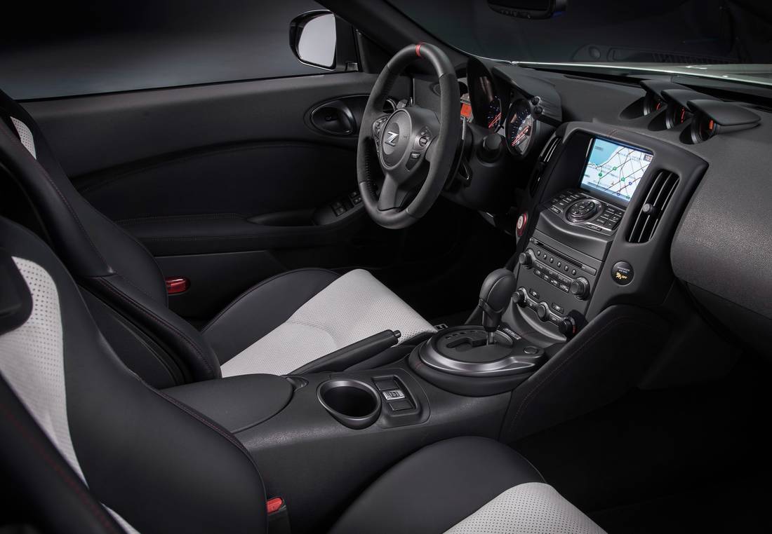 nissan-370z-nismo-roadster-interior