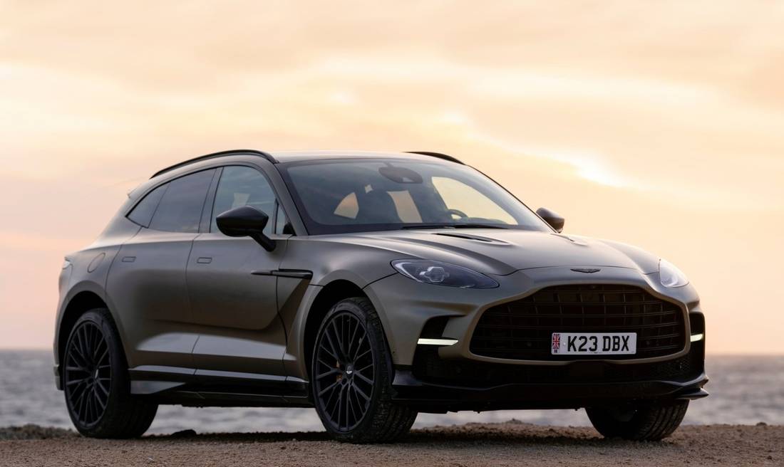 aston-martin-dbx-707-satin-titanium-grey-front