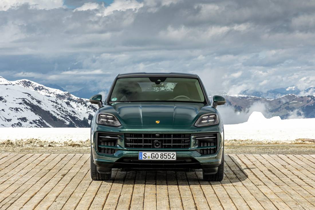  Porsche verspricht beim Cayenne Facelift eine der umfangreichsten Produktüberarbeitungen der Firmengeschichte. Optisch fallen die Retuschen dennoch nur Kennern auf. Neu: Optionale HD-Matrix-LED-Scheinwerfer.