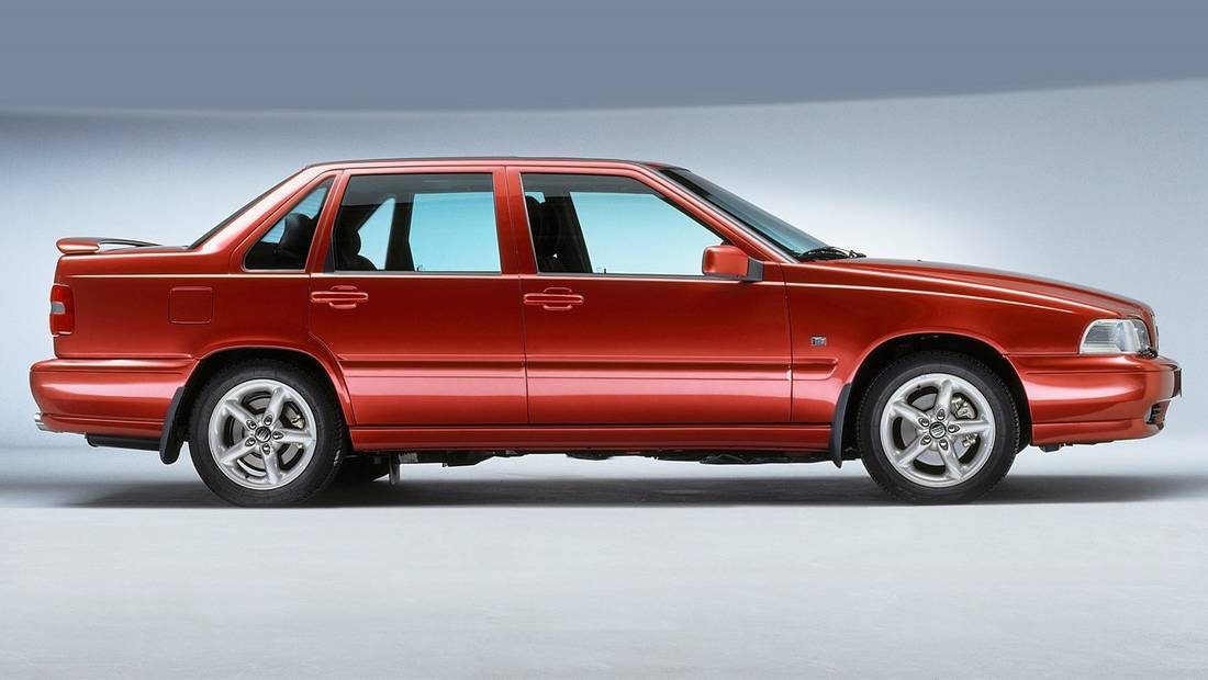7cFXkijEZ9lClpyLIxngI5-e1a1cff0c79db28dfa8b4afe85bdfa78-volvo-s70-side-1100