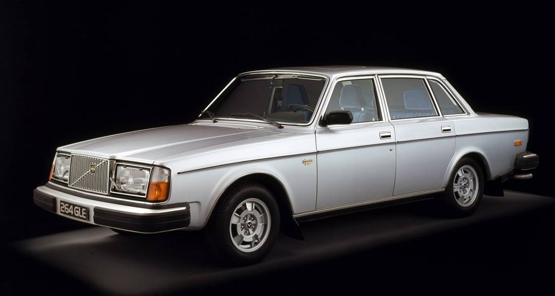 T1wbetk7zbM5g5Q4nzYVi-8ed2f05363952aebda94f3288aeb2c8d-volvo-264-overview-1100