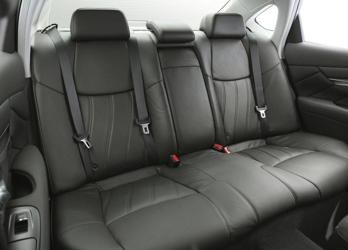 infiniti-m35h-seats