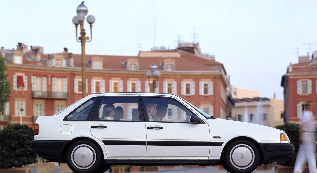 6beJnH3KwJnT9veaK2T3JF-662357f673b5e15df3d58620f327fb4c-volvo-460-side-1100