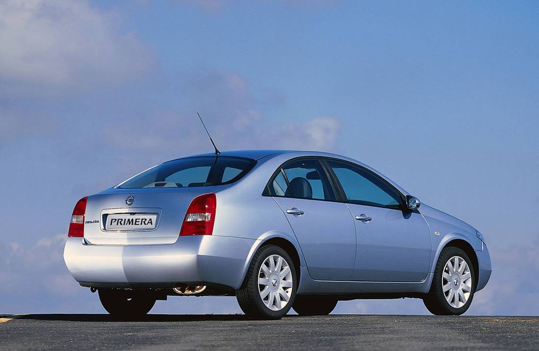 nissan-primera-back