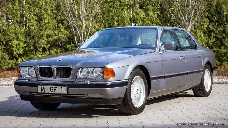 bmw-750il-v16-goldfisch-1990-front