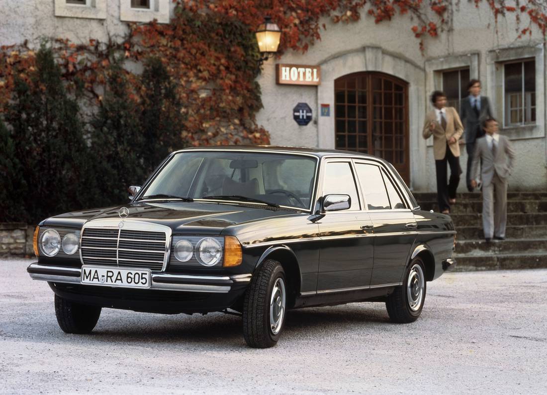 TsFVF2pgGBzWp64OHeEm6-d4bd01de8751cf0238e657821f520274-mercedes-benz-w123-front-1100
