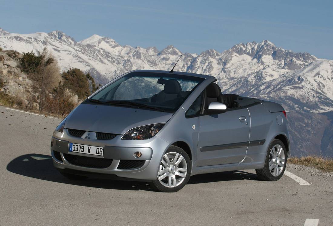 mitsubishi-colt-czc-gray-front