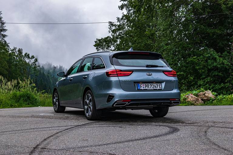 Kia-Ceed-Sportswagon-PHEV-Rear-1