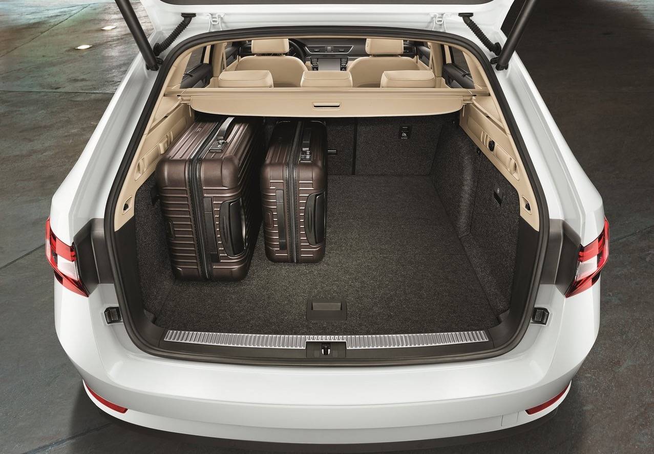 Skoda-Superb-Combi-Trunk