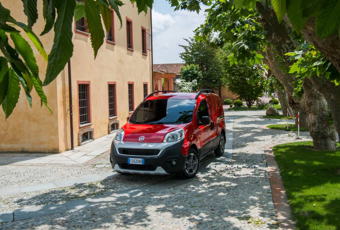 fiat-fiorino-red-front