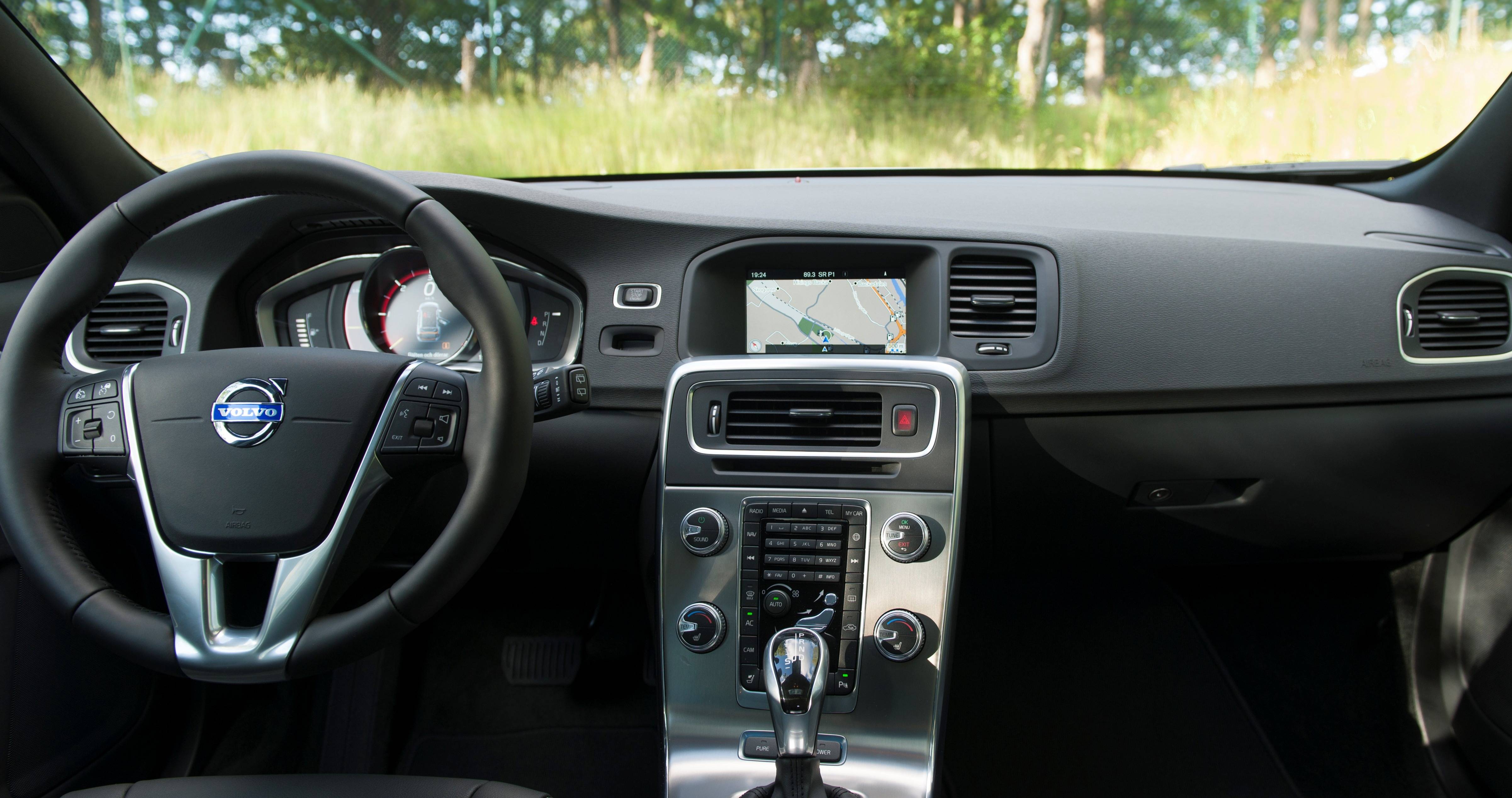 volvo-v60-t6-twin-engine-interior