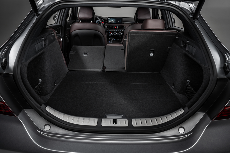 Genesis-G70-Shooting-Brake-Trunk