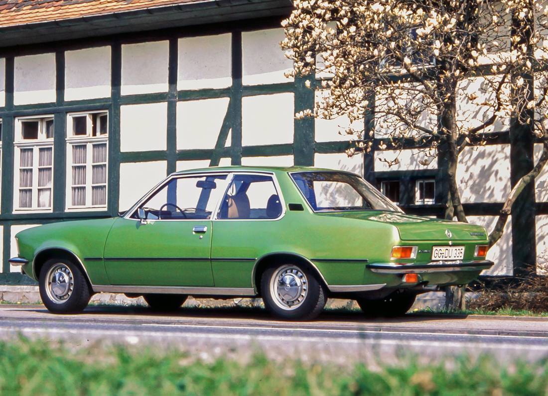 4TRffz1QMvgFrzwvsXtU5z-8f4b513e04d15a7275cda2bd40013953-opel-rekord-back-1100