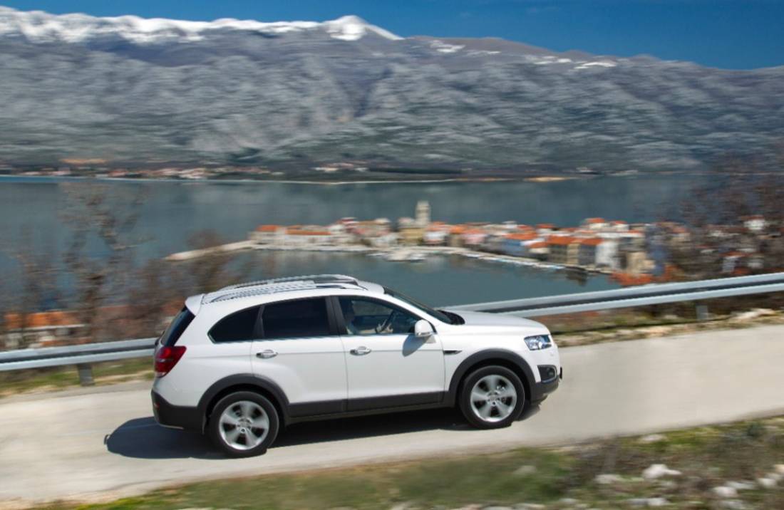 chevrolet-captiva-lt-side