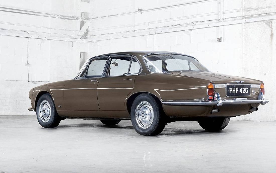 41Wasl7FCAI12sCSLP7SUx-547f251623dcf22ae71c7ad117ba0954-jaguar-xj6-sovereign-back-1100