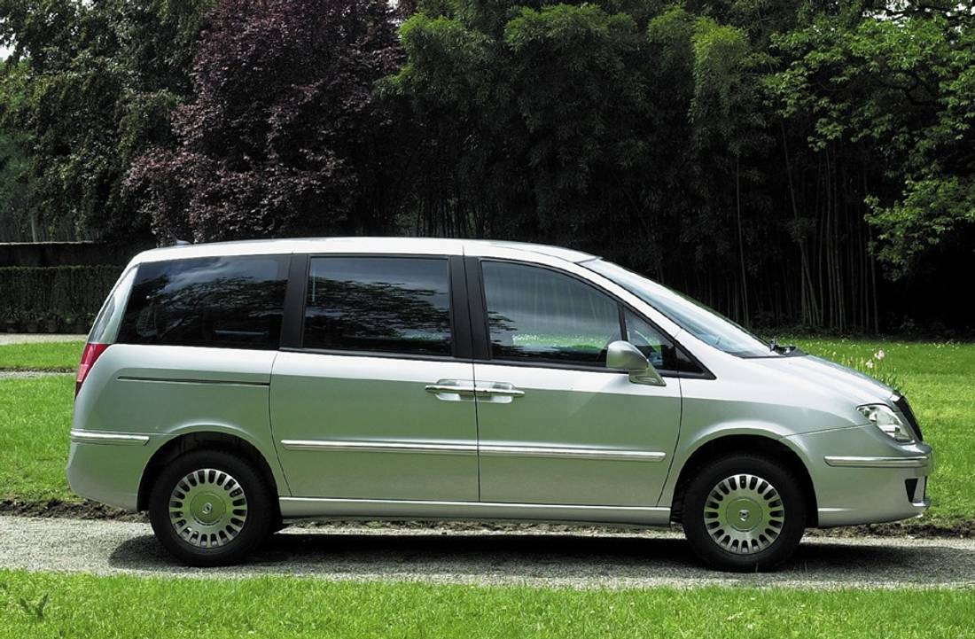 4Nbyx27oCwqWXI6LVhTla3-425c43cc146e370e5f85cf4dc2f17e5e-lancia-phedra-side-1100