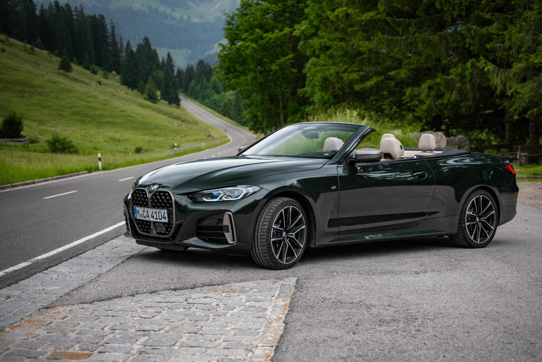 BMW-M440i-xDrive-Cabrio-Front-Side