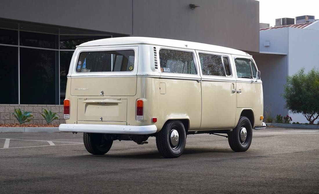 IlmgBX9vV9ZZ64ZazK7Se-1fef645a9a263ce231373ce689f5238c-vw-bus-back-1100