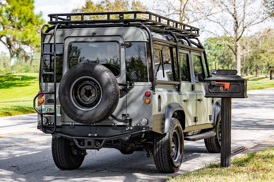 Land-Rover-Defender-Project-Ghost-restomod-electrico (3)