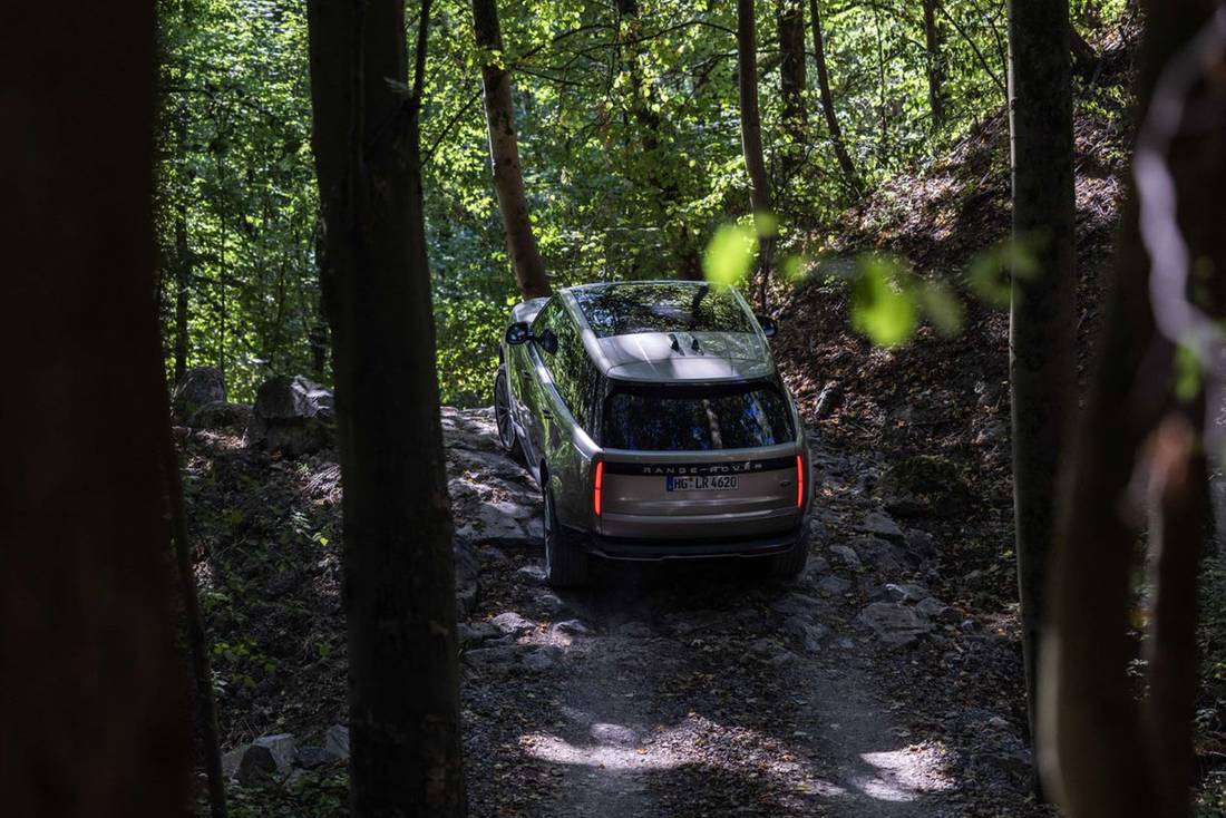 Range Rover im Offroad-Test: Luxus-SUV trifft auf Staub und Dreck