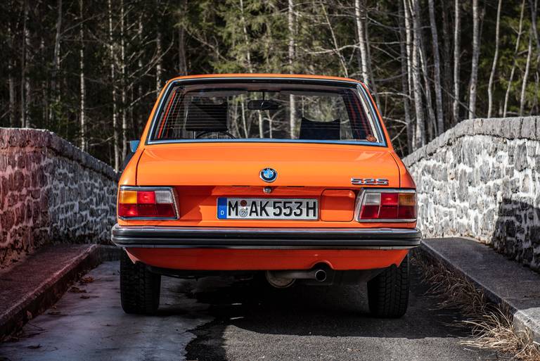 BMW-525-E12-Inka-Rear