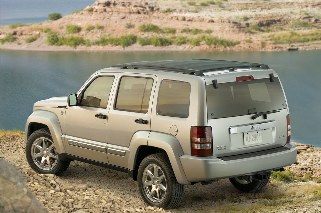 3uHiJ9pdhjWit8ej0mvE8g-1505076f2d468624264f69fea3babec8-jeep-liberty-back-1100