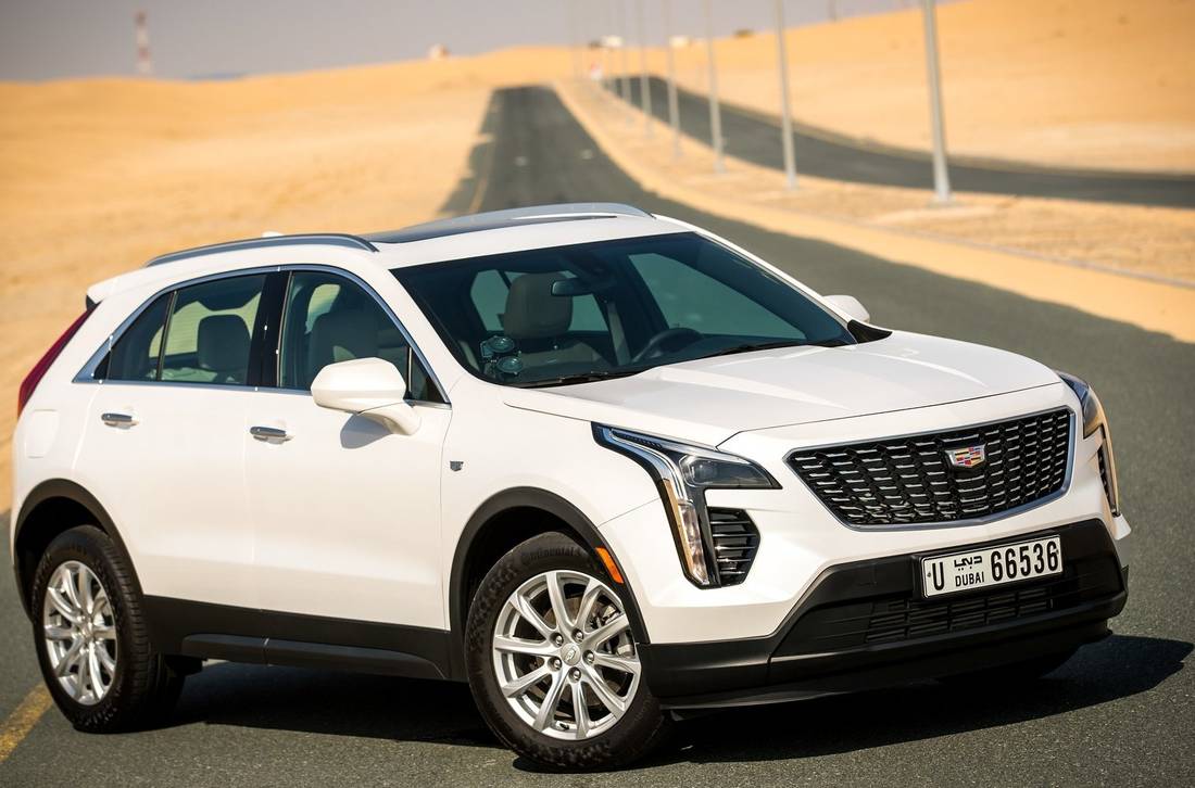 cadillac-xt4-white-side