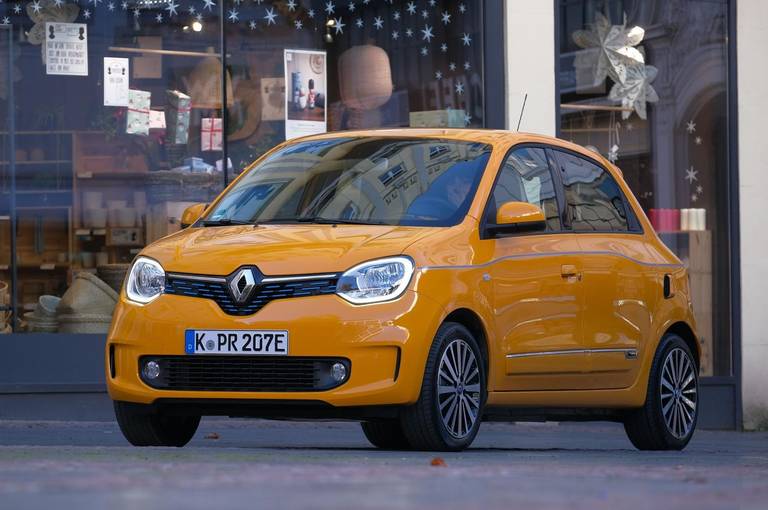  Der Twingo Z.E. von Renault ist technisch verwandt mit dem Smart-Viersitzer EQ Forfour, aufgrund einer Partnerschaft mit Daimler (jetzt Mercedes-Benz AG). 