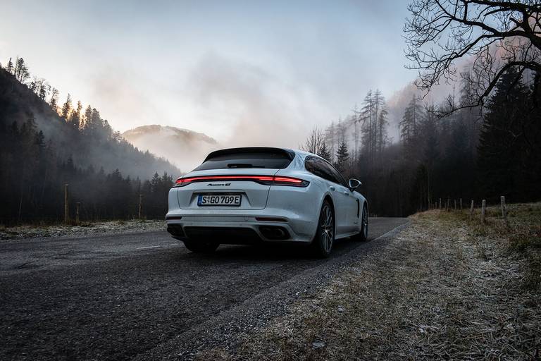 Porsche-Panamera-4S-E-Hybrid-Sport-Turismo-Rear