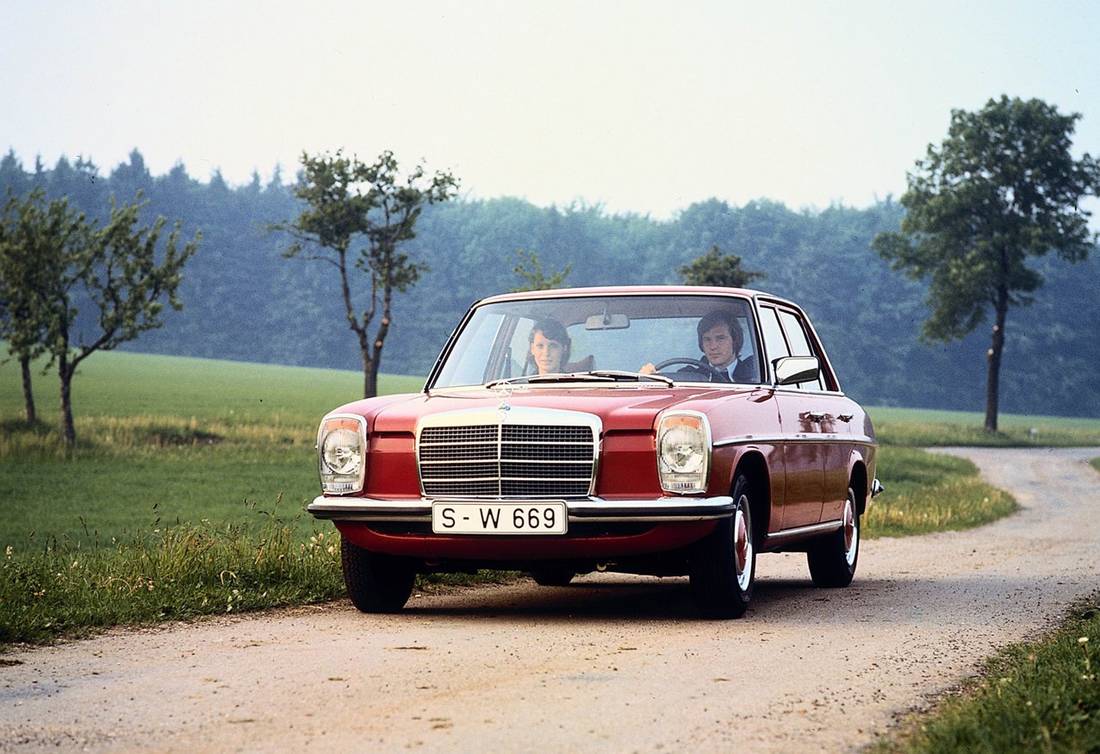 Mercedes-Benz-240_D_3
