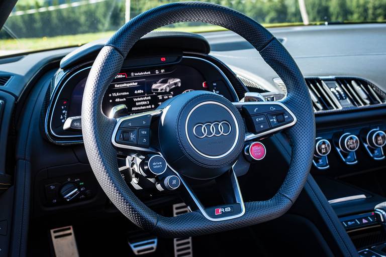 Audi-R8-Steering