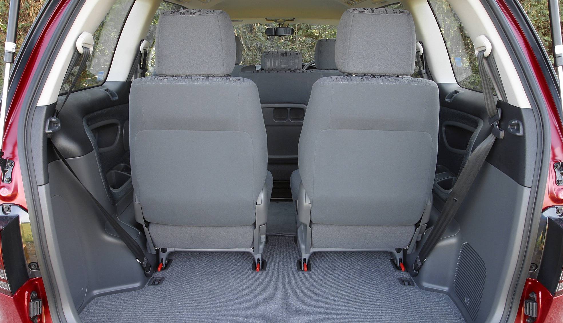 toyota-previa-seats