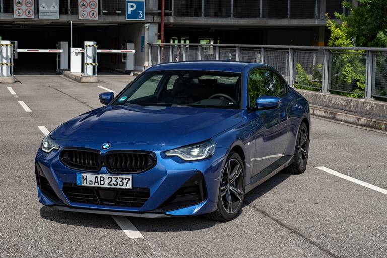 BMW-220d-Coupe-Front-Side