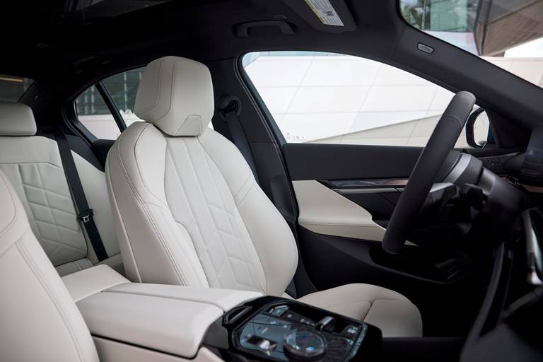 P90605394 highRes 2026-bmw-540i-xdrive