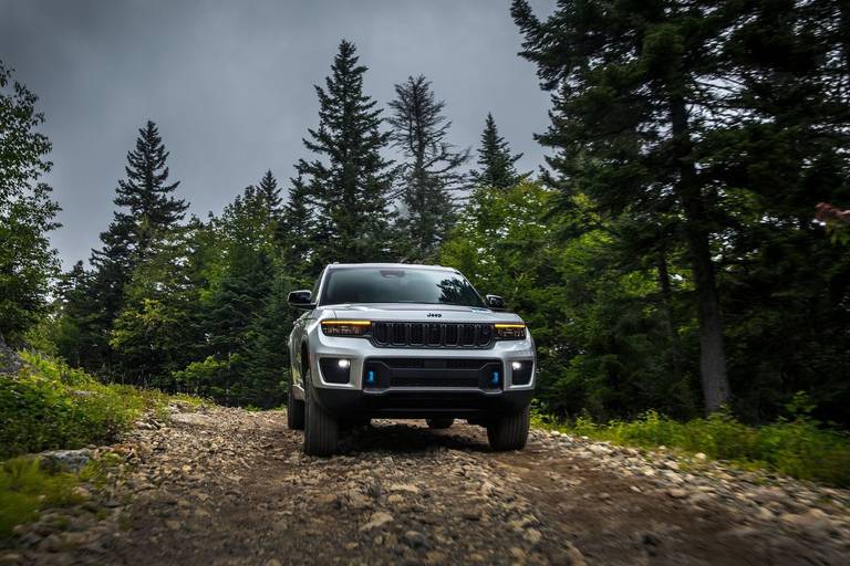 Jeep-Grand-Cherokee-2022-Front