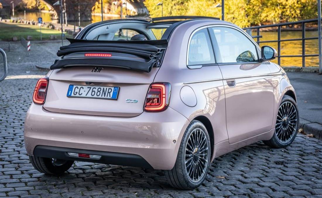 fiat-500e-cabrio-back