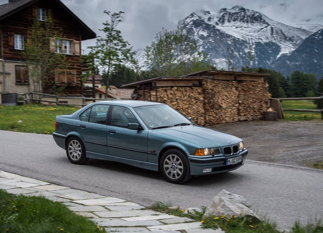 bmw-coupe-323i-side